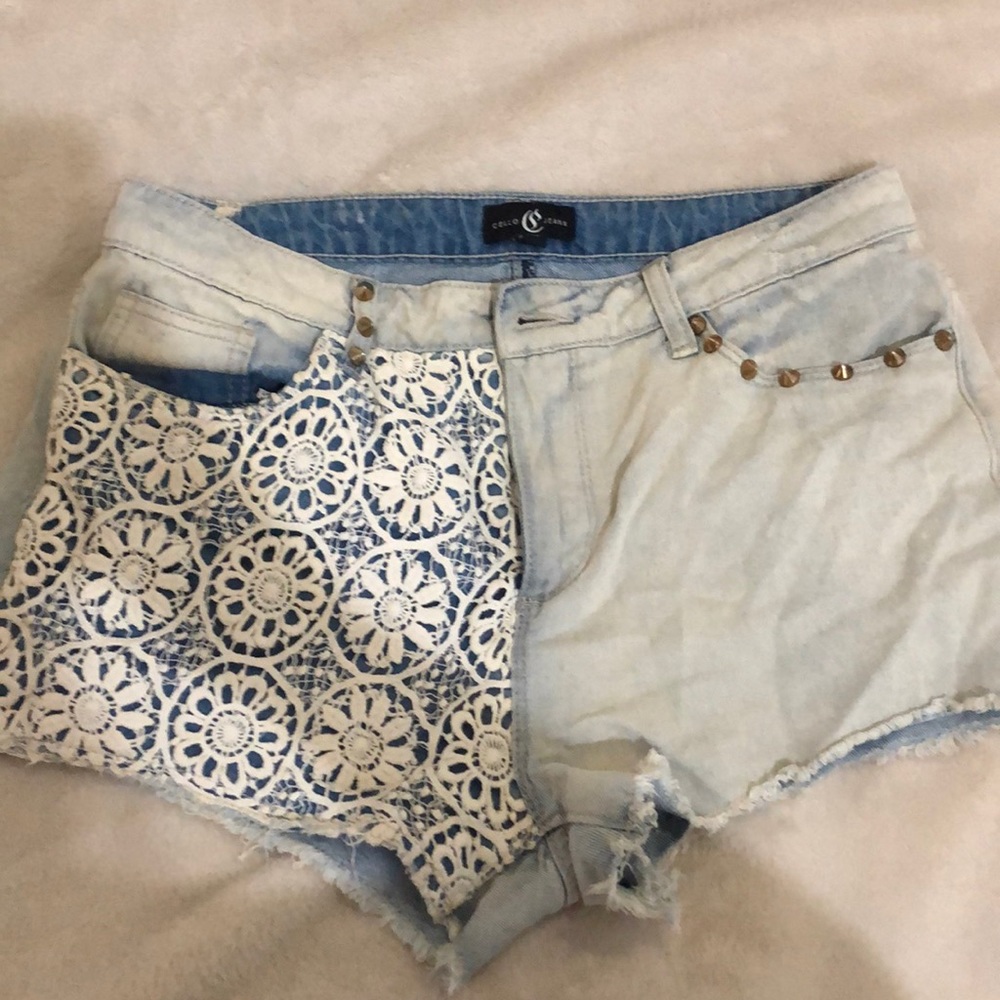 High waisted shorts with crochet and studs floral